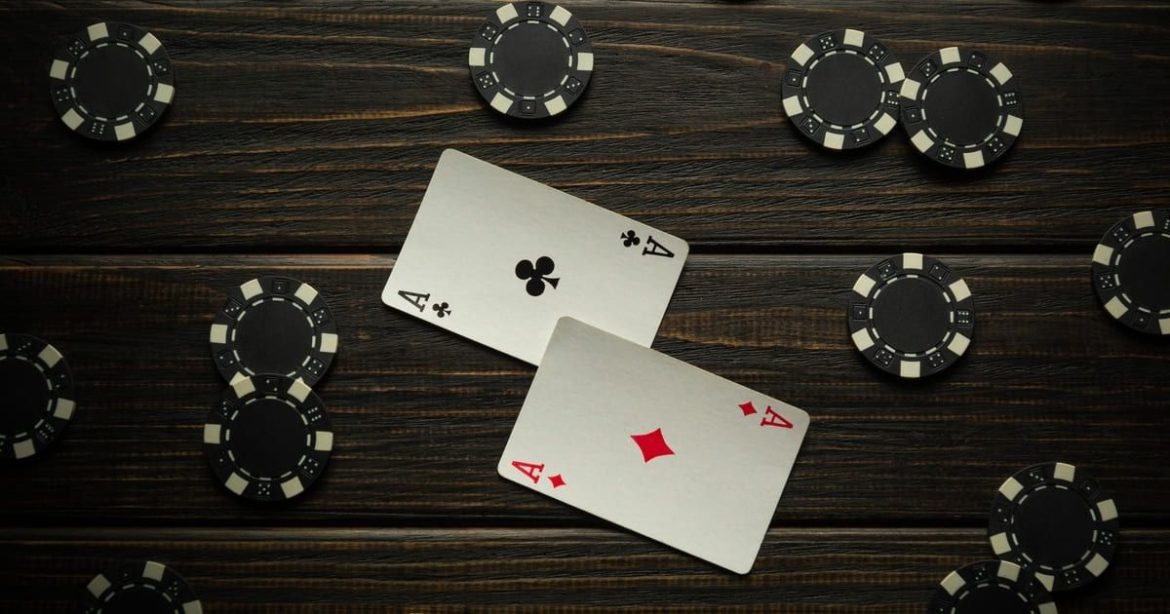 Cách chơi các đôi bài cao trong trò chơi tiền mặt