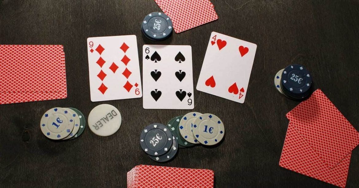 Cách chơi các lá bài liên tiếp cùng chất và có giá trị thấp trong poker