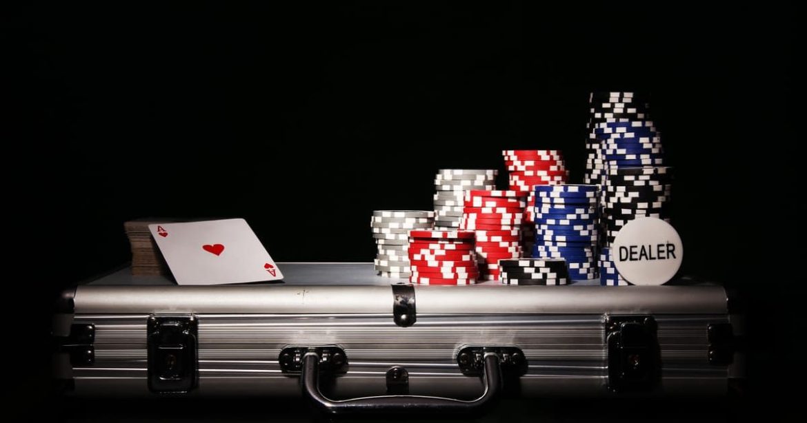Hướng dẫn cho người mới chơi Poker rút 5 lá