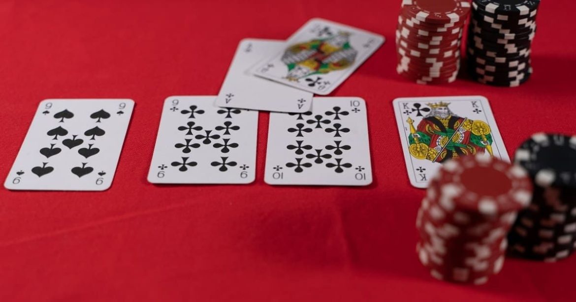 Khi ván chơi xuất hiện flush và bạn không có flush