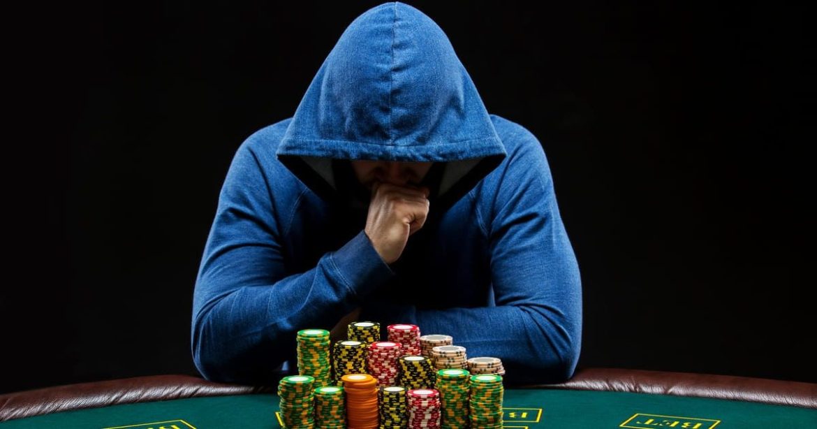 Phạm vi bài có giới hạn trong poker là gì?