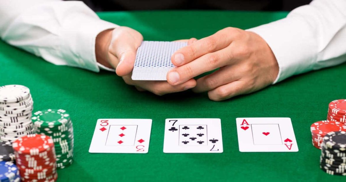 Phạm vi bài có tính phân cực trong poker là gì?